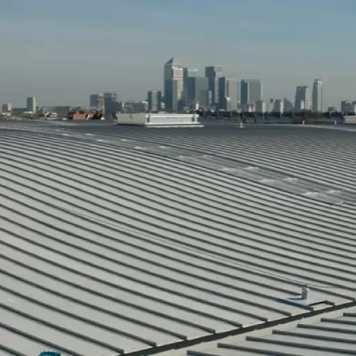 Coperture metalliche per edifici industriali: comprendere il costo reale nel tempo