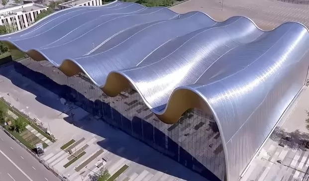 Replacement of roofing systems for large buildings