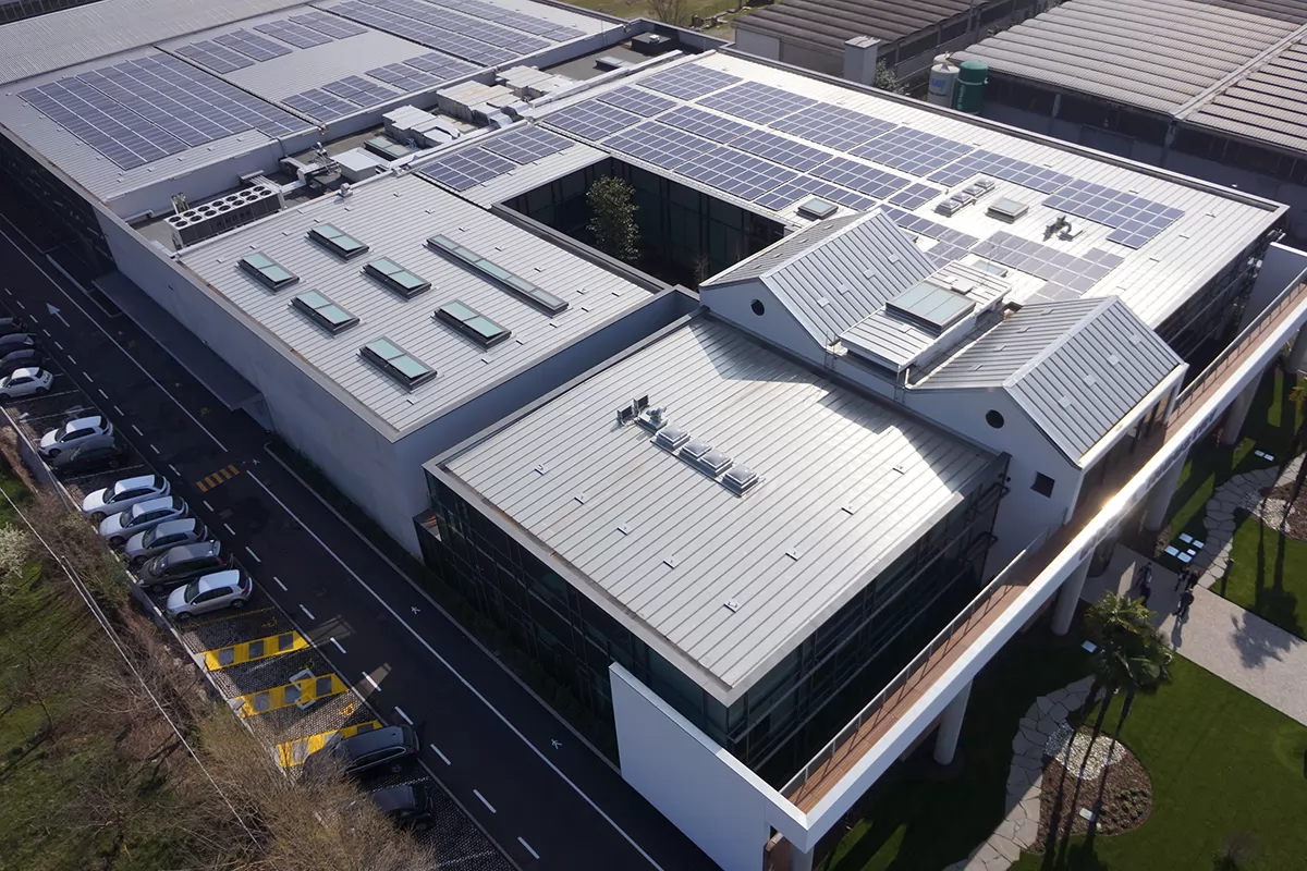 Photovoltaic roofing for large buildings