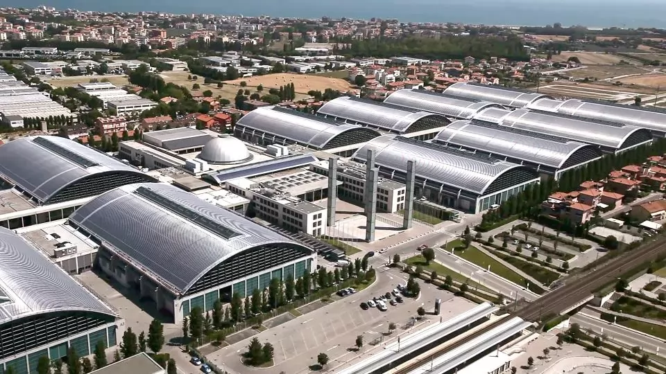 sistemi di copertura in metallo con impianti fotovoltaici